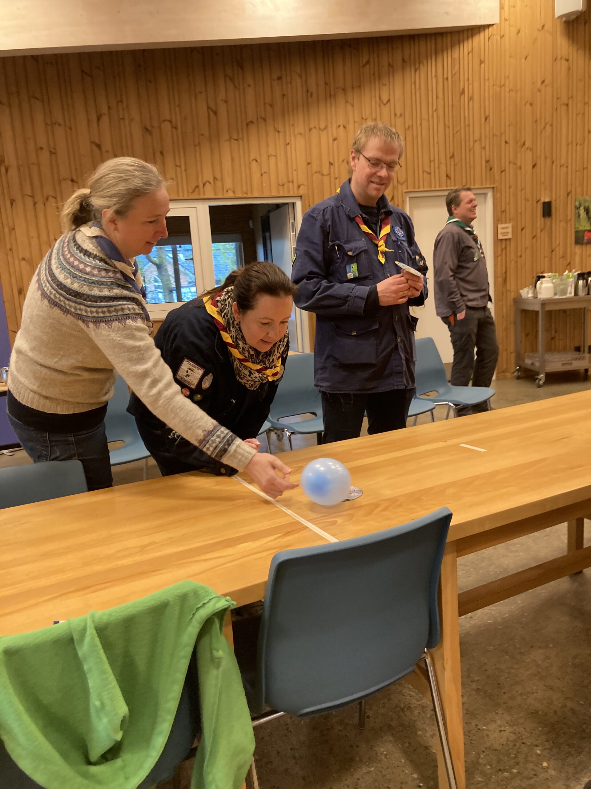 Ledere puster puck over målstreg